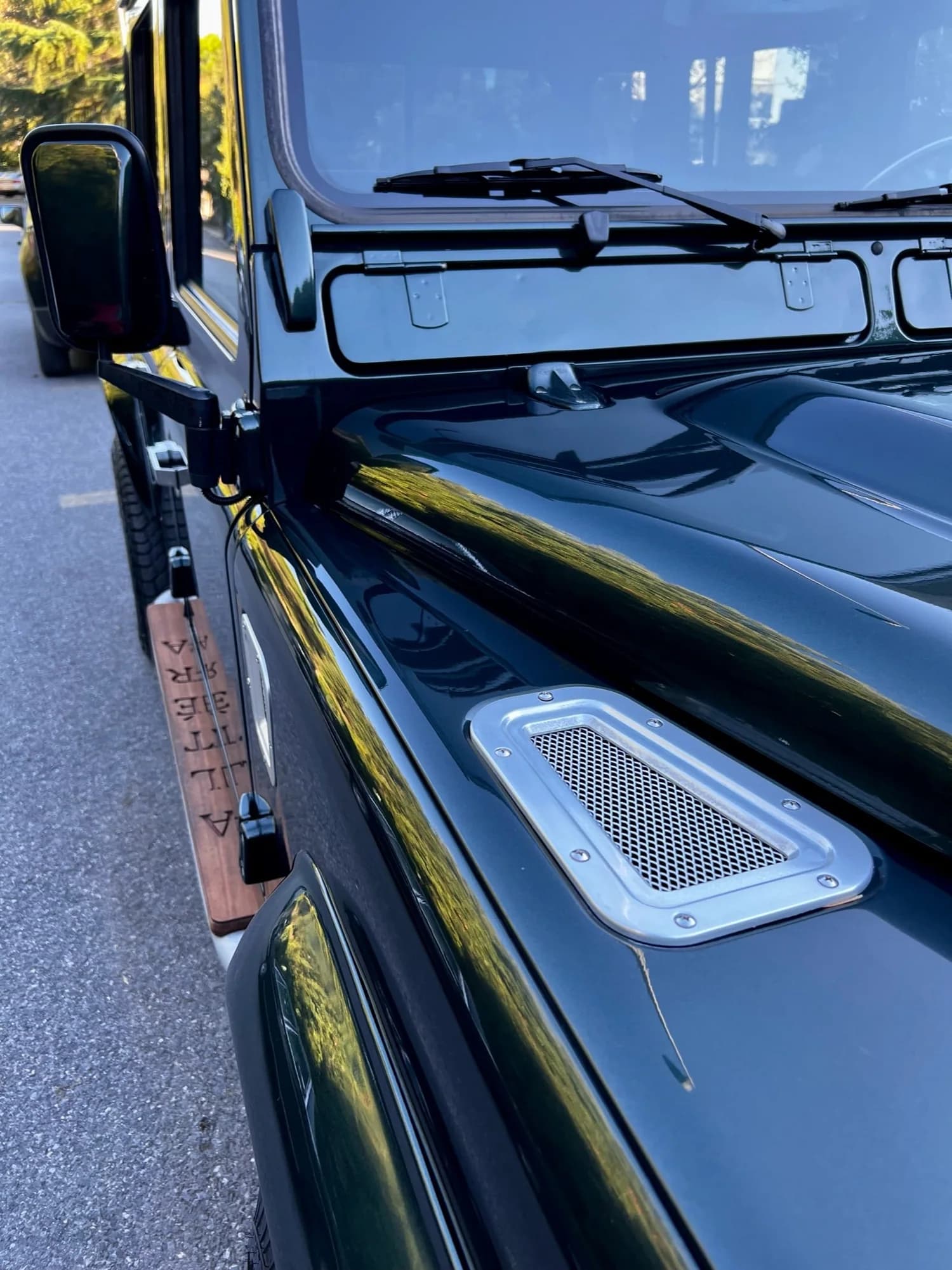 Pair of silver aluminium Defender wing top vents